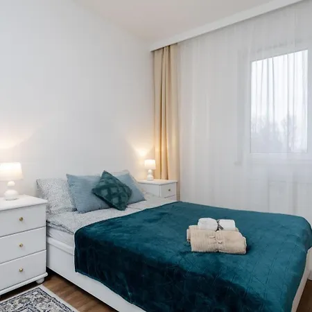Cayenne Premium Airport Apartmán *
