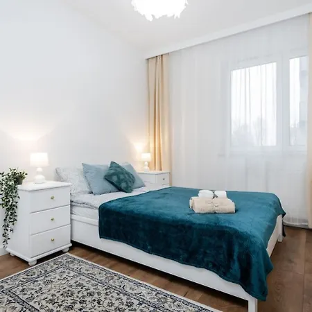 Cayenne Premium Airport Apartment