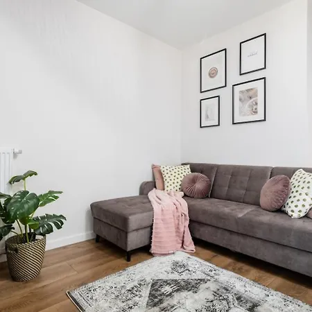 Cayenne Premium Airport Apartment *